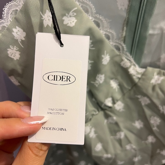 Dress - Picture 5 of 6